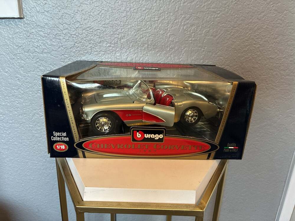 Bburago Special Collection 1957 Chevrolet Corvette Die-Cast 1:18 Scale Model